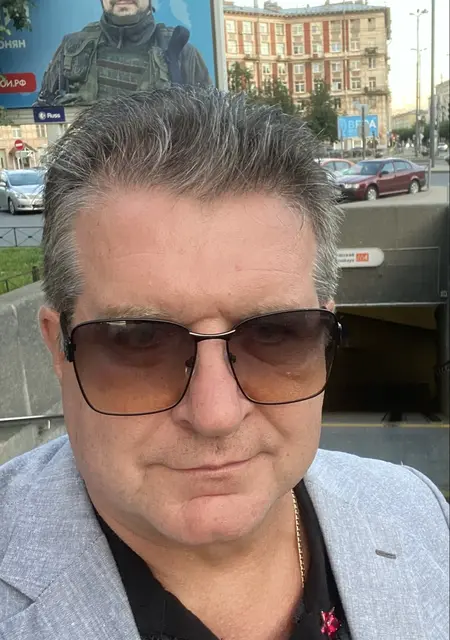 Я Михаил, 57, из Санкт-Петербурга, ищу знакомство для приятного времяпровождения