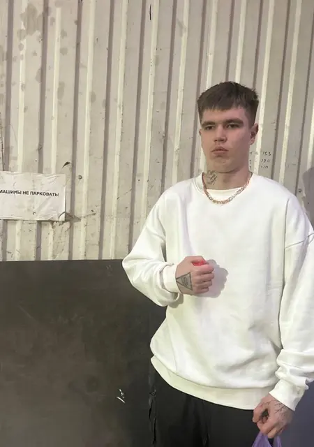 Я Артем, 22, из Мурино, ищу знакомства без обязательств