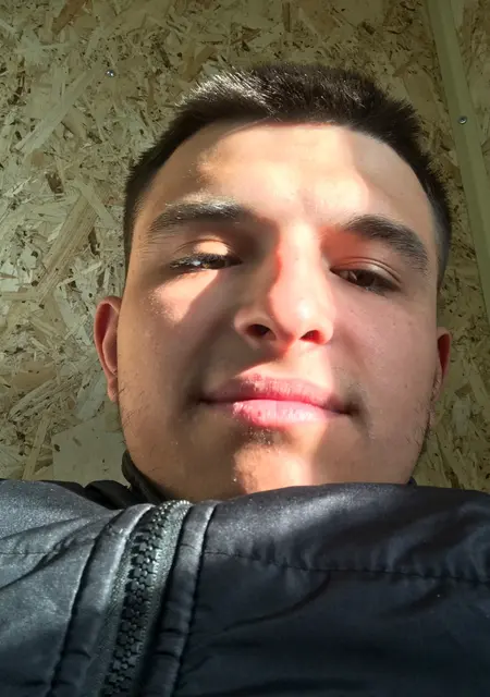 Я Ринатик, 21, из Тобольска, ищу знакомство для общения