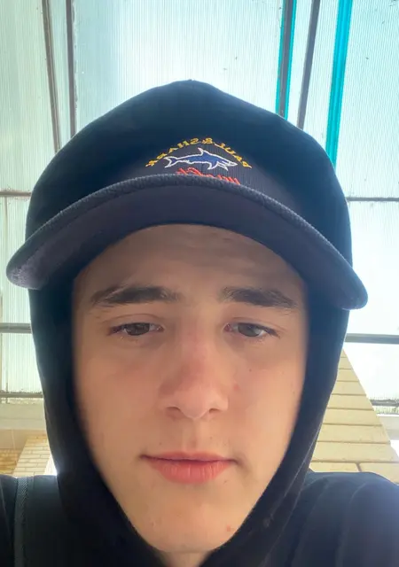 Я Дима, 22, из Анапы, ищу знакомства на одну ночь