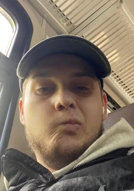 Я Александр, 20, из Новосибирска, ищу знакомства на одну ночь