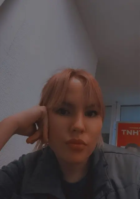 Дана из Санкт-Петербурга, ищу на сайте общение