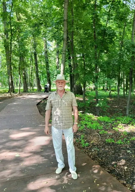 Леонид из Тамбова, мне 66, познакомлюсь для открытые отношения