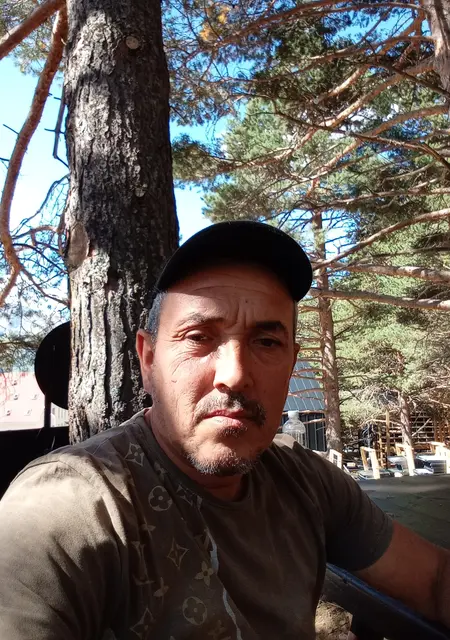 Я Толик, 45, из Нальчика, ищу знакомства на одну ночь