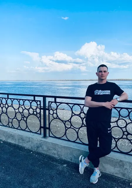 Я Денис, 21, знакомлюсь для общения в Донецке