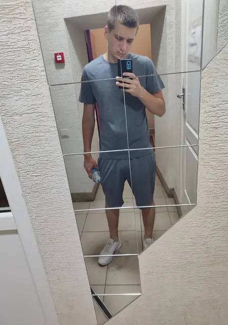 Андрей из Шахт, мне 20, познакомлюсь на одну ночь