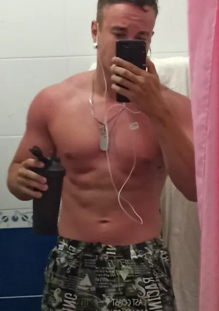 Я Артем, 21, знакомлюсь без обязательств в Москве