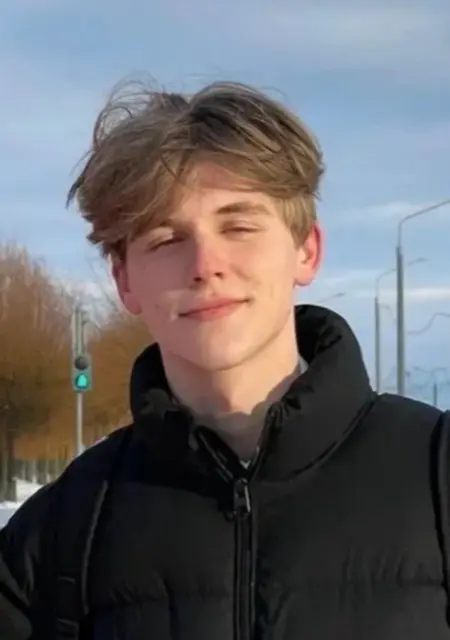 Я Артем, 21, из Ярославля, ищу знакомство для вирта