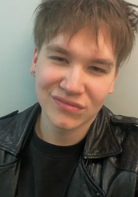 Влад из Санкт-Петербурга, мне 19, познакомлюсь на одну ночь