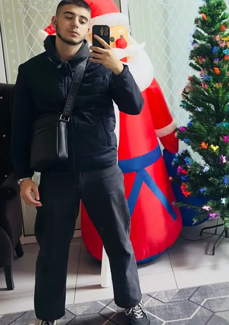 Я Саргис, 18, знакомлюсь для общения в Рязани