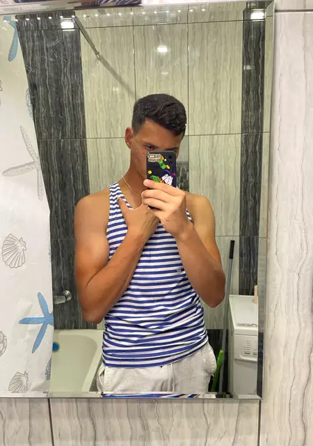 Илья из Ейска, мне 21, познакомлюсь на одну ночь