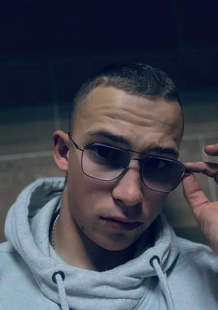 Я Vladimir, 24, из Дзержинска, ищу знакомство для приятного времяпровождения