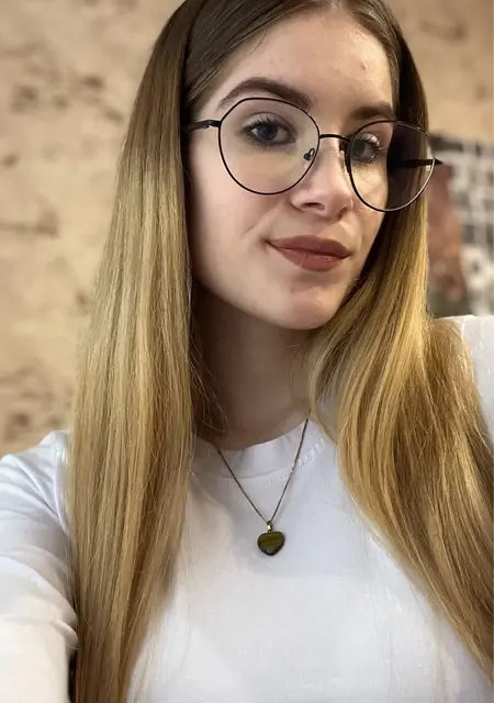 Аня из Саратова, мне 20, познакомлюсь для общения