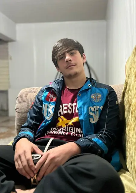 Ахмед из Строителя, ищу на сайте знакомства на одну ночь