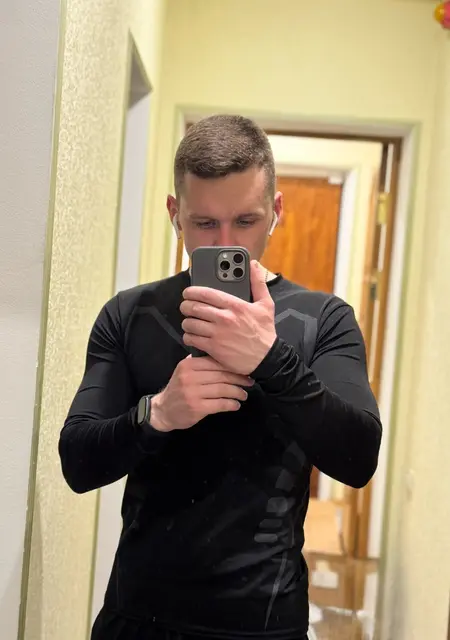 Дмитрий из Севастополя, мне 27, познакомлюсь для приятного времяпровождения