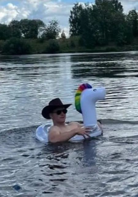 Я Артем, 21, из Сочи, ищу знакомства без обязательств