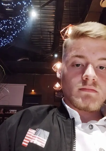 Я Константин, 20, из Путилкова, ищу знакомства без обязательств