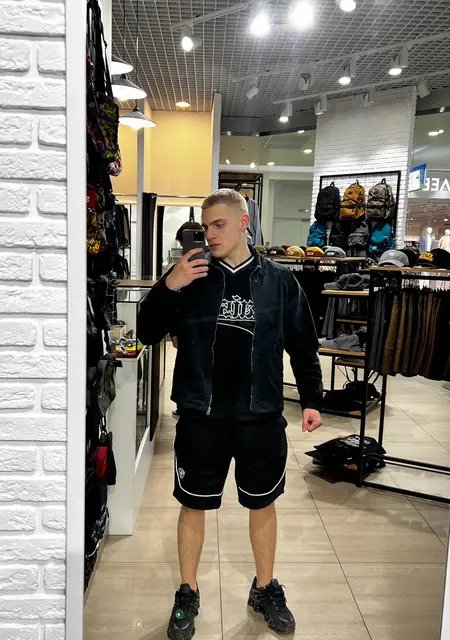 Я Андрей, 21, знакомлюсь для открытые отношения в Липецке