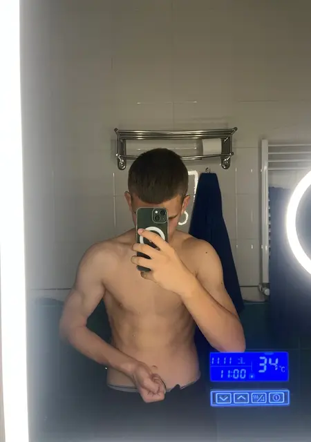 Иван из Евпатории, мне 19, познакомлюсь для вирта