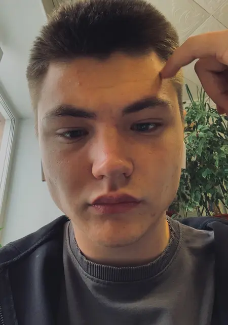 Я Дмитрий, 19, из Новокузнецка, ищу знакомства на одну ночь