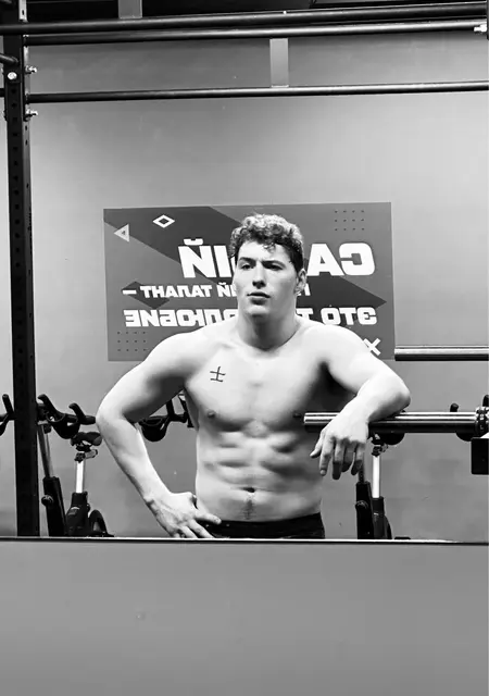 Арсений из Москвы, мне 23, познакомлюсь для открытые отношения