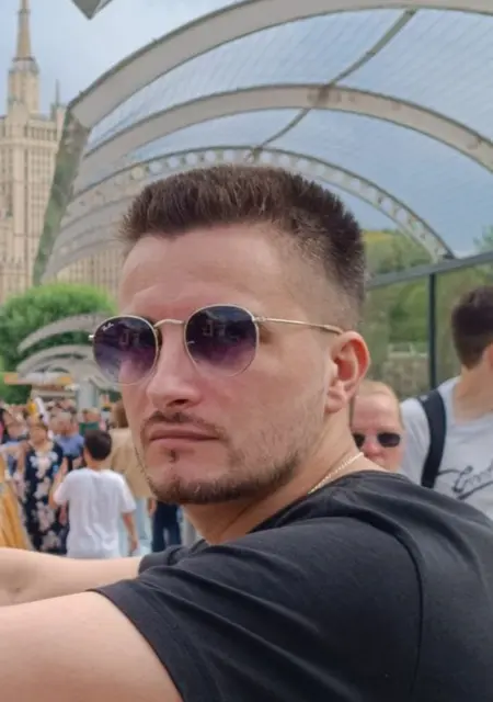 Макс из Москвы, мне 36, познакомлюсь для приятного времяпровождения