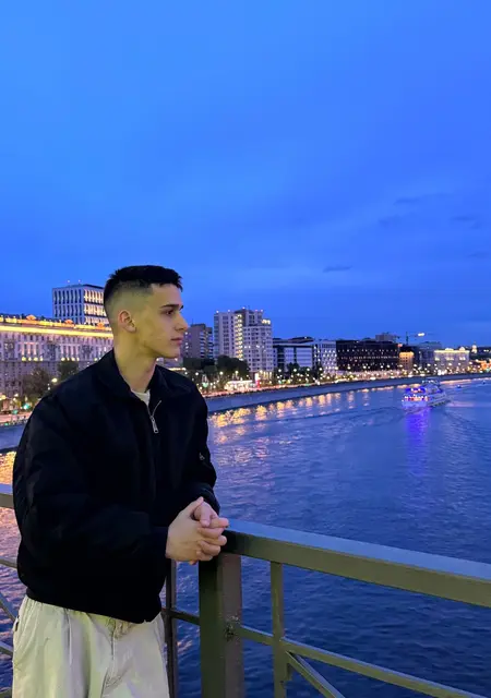 Я Захар, 20, из Сыктывкара, ищу знакомства на одну ночь