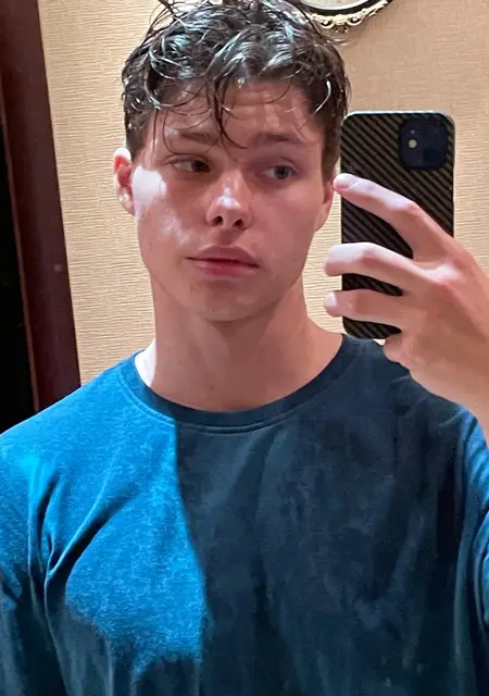 Иван из Магнитогорска, мне 21, познакомлюсь без обязательств