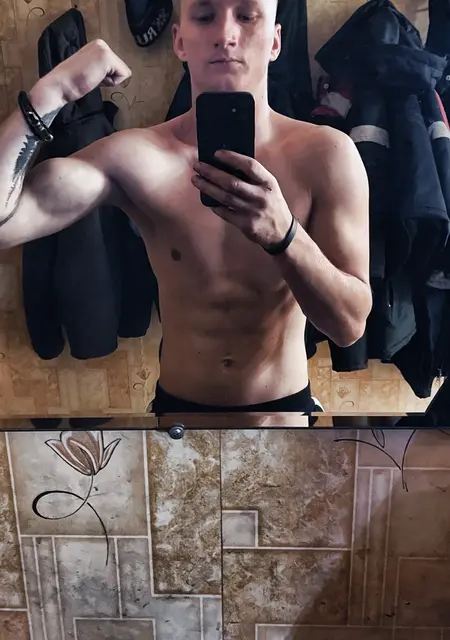 Я Андрей, 21, знакомлюсь без обязательств в Новосибирске