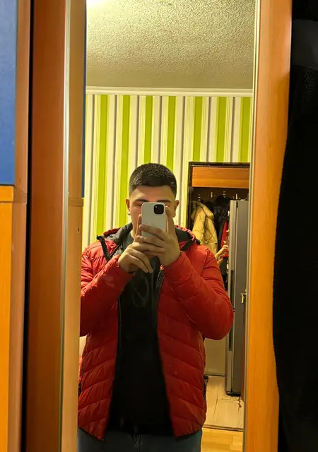 Артур из Краснодара, мне 19, познакомлюсь для вирта