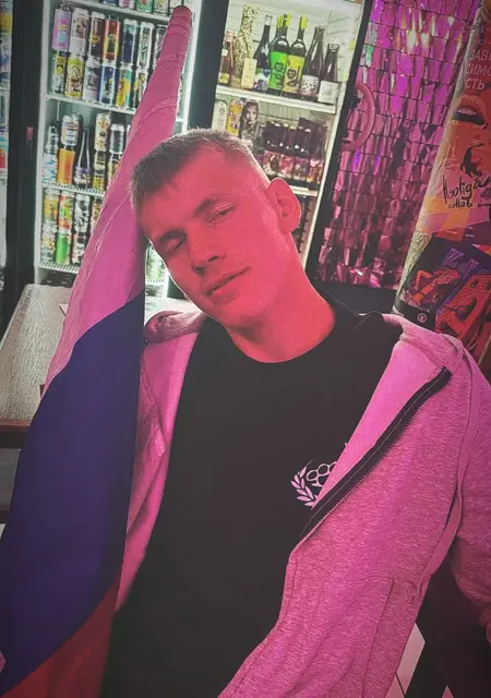 Даня из Великого Новгорода, мне 20, познакомлюсь на одну ночь