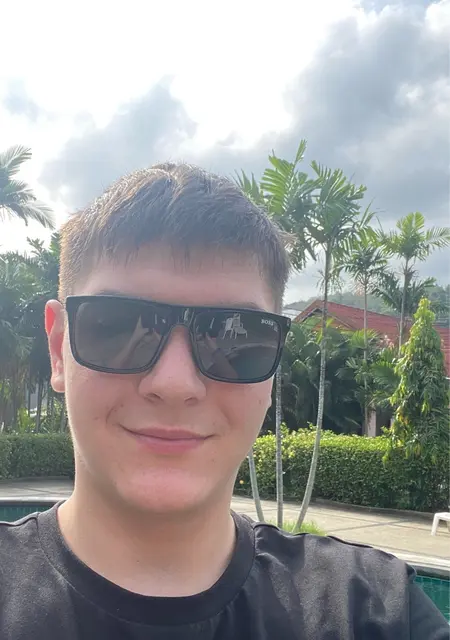 Я Александр, 18, знакомлюсь на одну ночь в Южно-Сахалинске