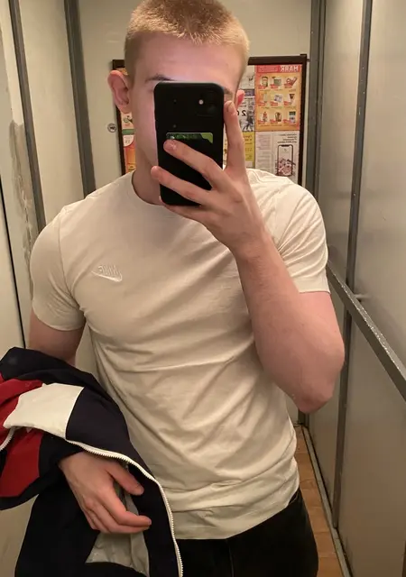 Я Дмитрий, 21, из Калининграда, ищу знакомство для общения