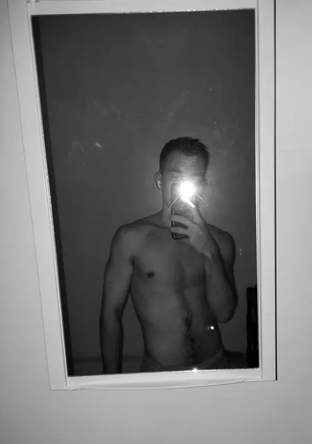 Я Влад, 19, из Новороссийска, ищу знакомства без обязательств