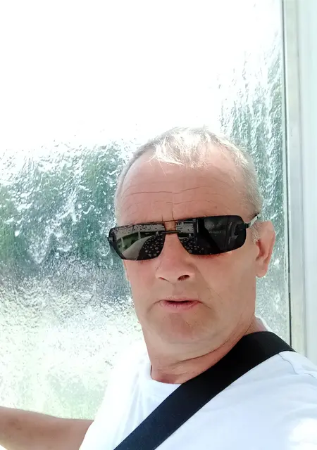 Олег из Казани, мне 54, познакомлюсь для открытые отношения