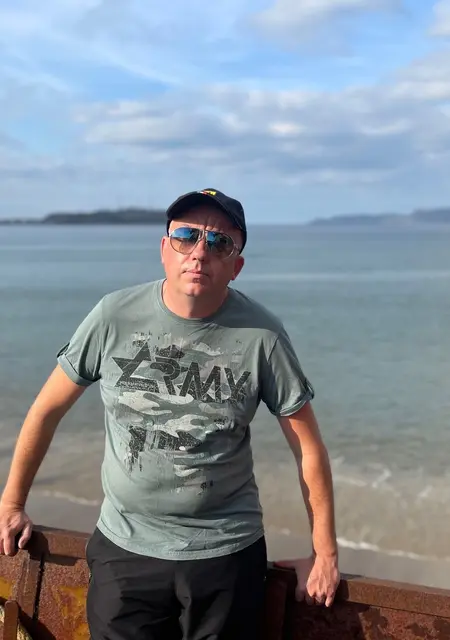 Антон из Оленегорска, ищу на сайте открытые отношения