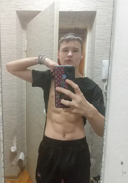 Я Матвей, 25, из Северодвинска, ищу знакомства без обязательств