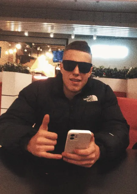 Я Гена, 25, из Магадана, ищу знакомства на одну ночь