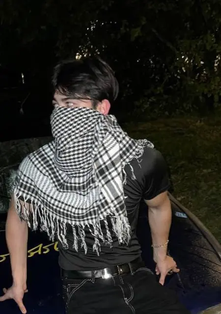 Я Ваня, 21, знакомлюсь на одну ночь в Шахтах