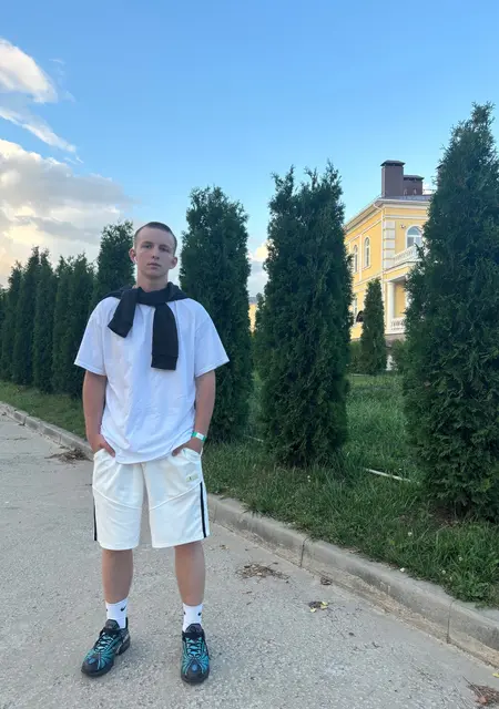 Я Стефан, 19, из Липецка, ищу знакомства на одну ночь