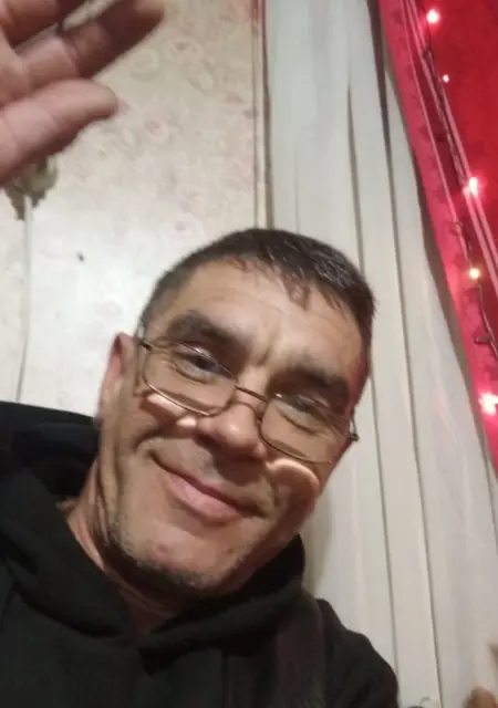 Я Дима, 45, из Кыштыма, ищу знакомство для вирта