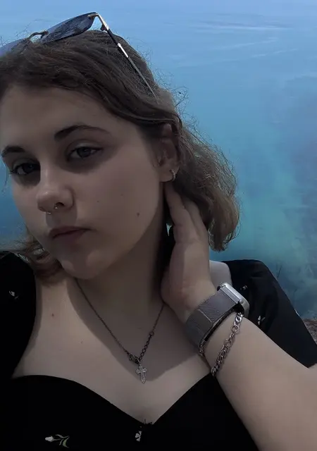 Я Алина, 18, из Новороссийска, ищу знакомство для постоянных отношений