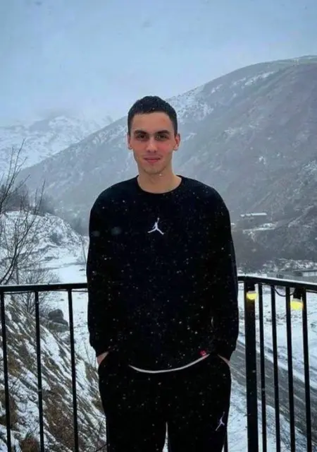 Я Женя, 20, знакомлюсь без обязательств в Владикавказе