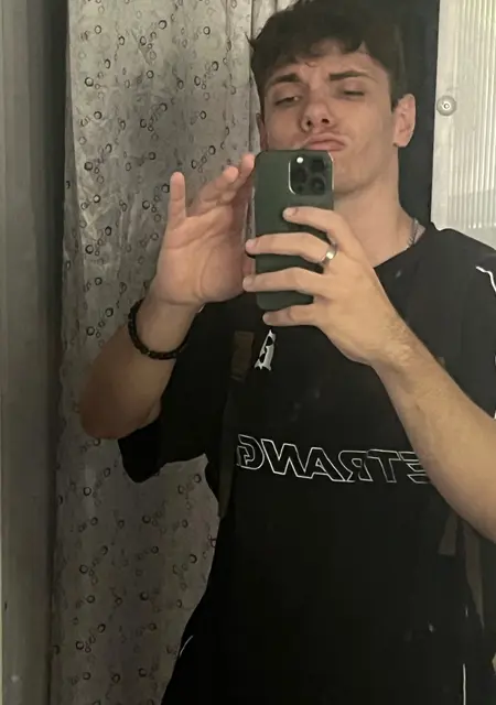 Влад из Армавира, мне 19, познакомлюсь на одну ночь