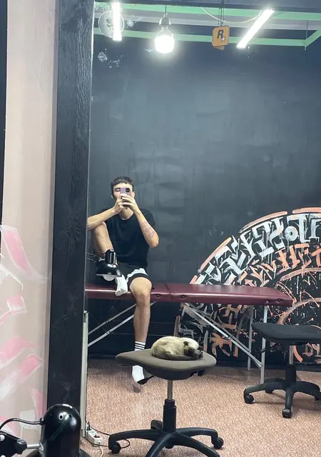 Я Alexandro, 22, из Феодосии, ищу знакомство для общения