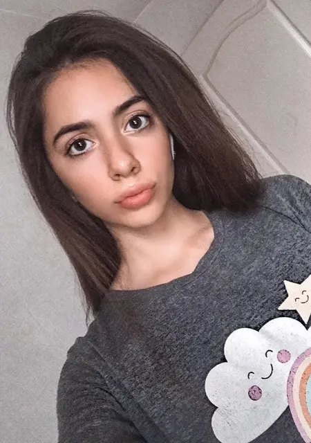 Я Ольга, 19, из Калуги, ищу знакомство для приятного времяпровождения