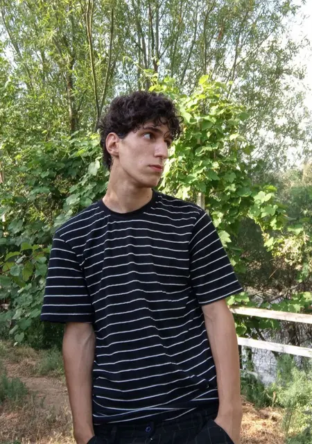 Я Давид, 21, из Астрахани, ищу знакомство для постоянных отношений