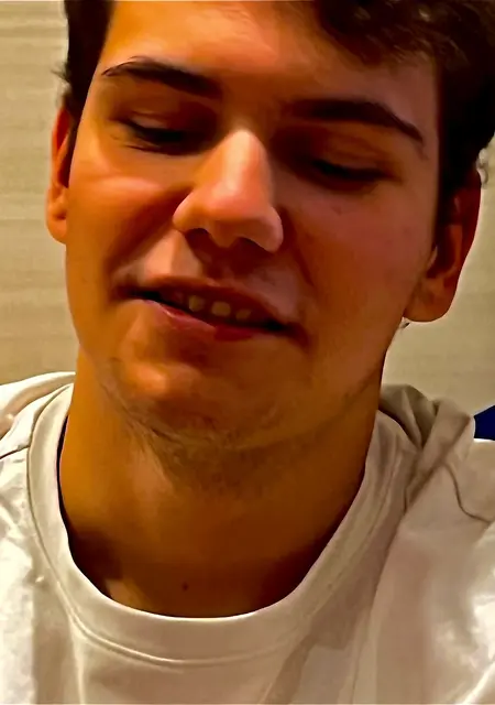 Я Oleg, 21, из Тюмени, ищу знакомство для приятного времяпровождения