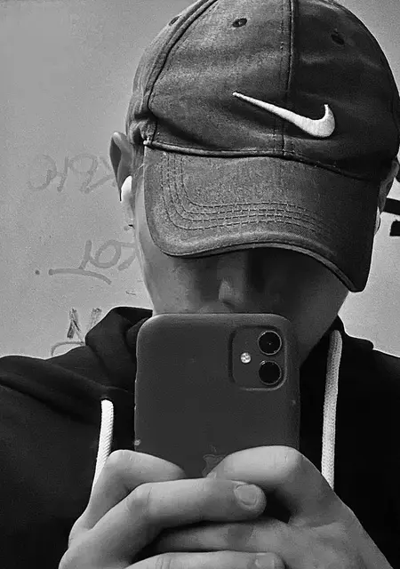 Nikolay из Кингисеппа, мне 19, познакомлюсь для открытые отношения