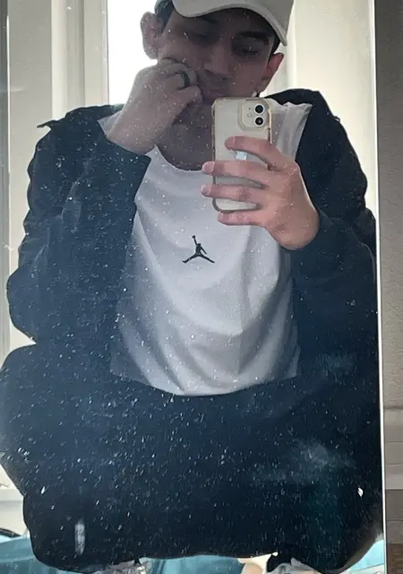 Я Дин, 21, из Белгорода, ищу знакомства без обязательств